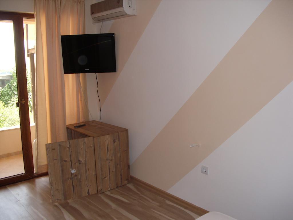 Family Hotel Malibu Černomorec Pokoj fotografie