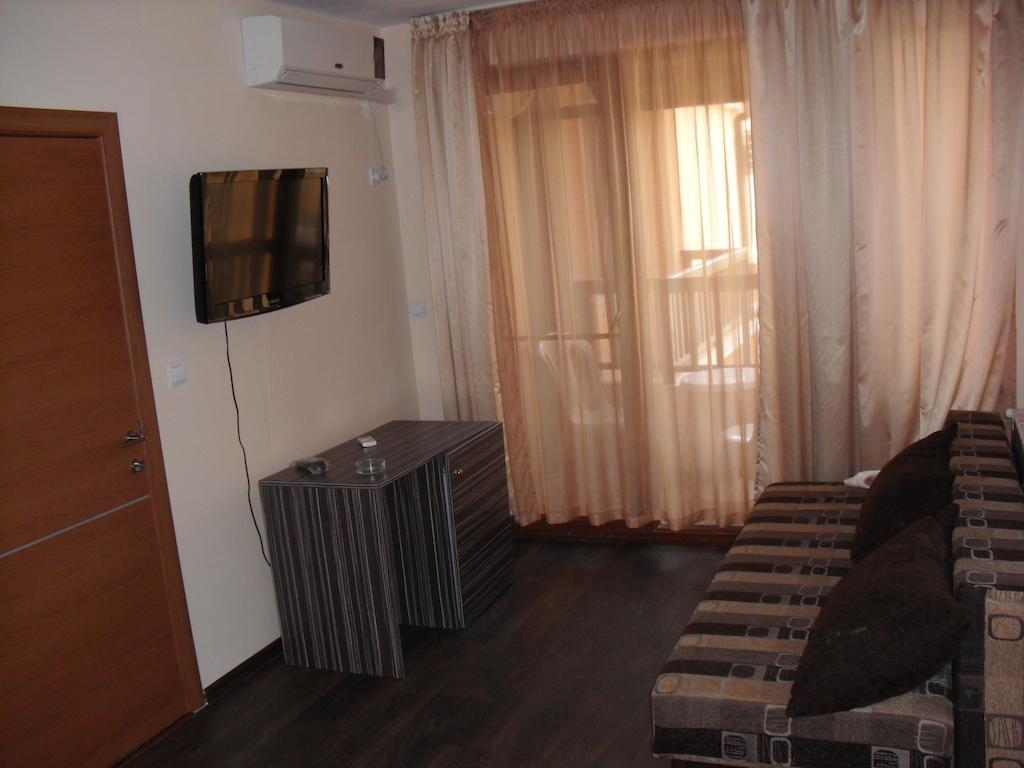 Family Hotel Malibu Černomorec Pokoj fotografie